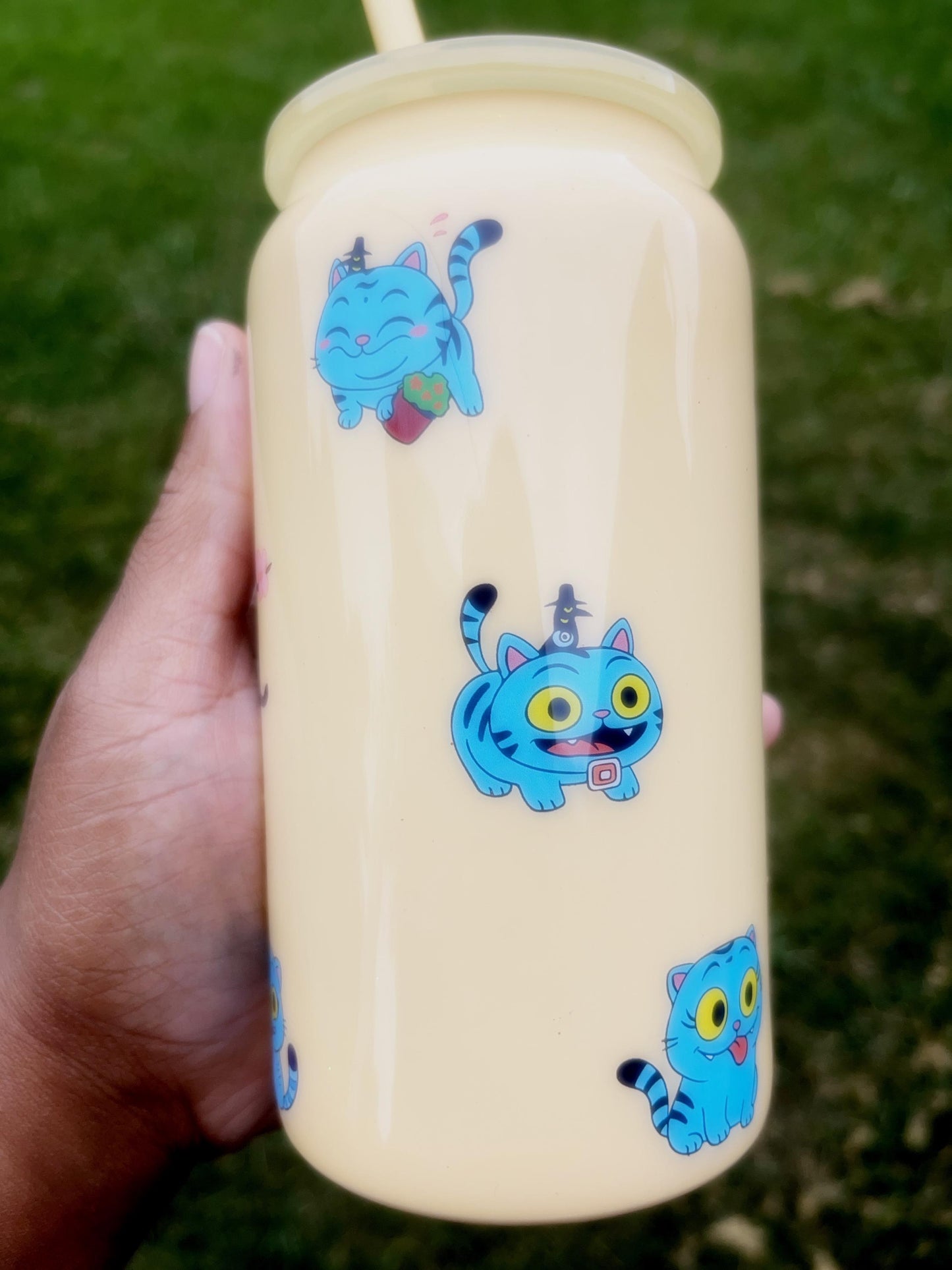 Derpy the Blue Tiger & Sussy the Six-Eyed Magpie Cream Tumbler